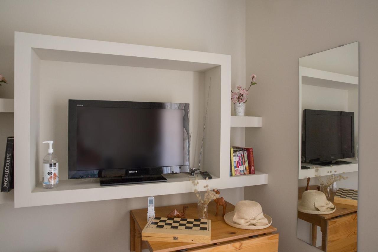 Cosy Apartment With Terrace Near Metro Station Athens Exterior photo