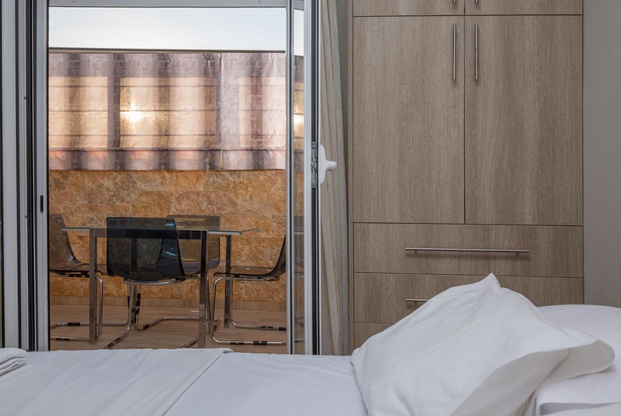 Cosy Apartment With Terrace Near Metro Station Athens Exterior photo